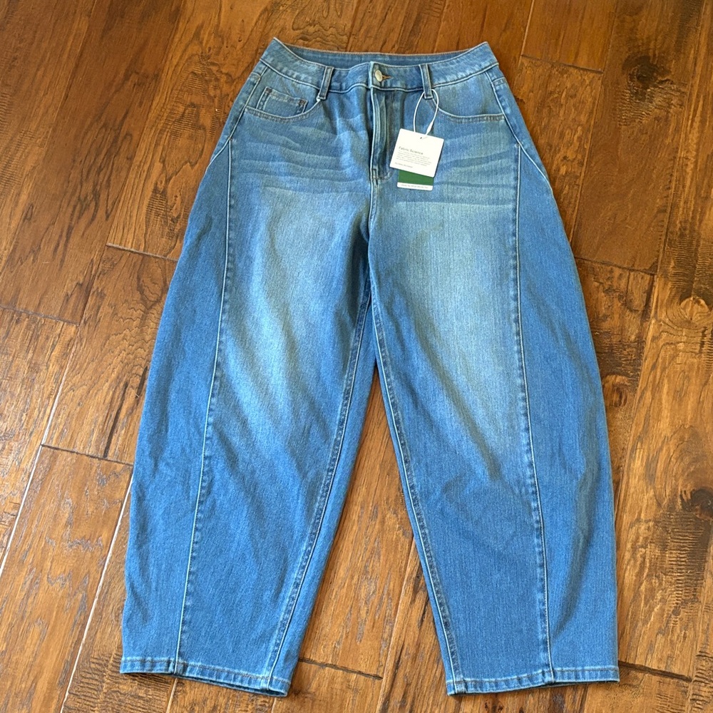 NWT HALARA Blue Jeans size Small Barrel